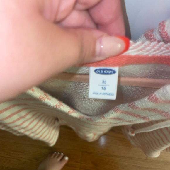 Old navy hoodie - Picture 2 of 3